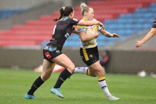 Picture by John Clifton/SWpix.com - 24/07/2022 - Rugby League - Rugby League Nines Finals - York City Knights v St Helens - Semi Final - AJ Bell Stadium, Salford, England -
York City Knights' Hollie Dodd 
St Helens’ Rachael Woosey
