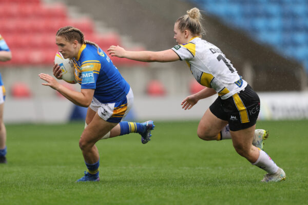 Picture by John Clifton/SWpix.com - 24/07/2022 - Rugby League - Rugby League Nines Finals - York City Knights v Leeds Rhinos - Final - AJ Bell Stadium, Salford, England -
York City Knights’ Hollie Dodd
Leeds Rhinos’ Caitlin Beevers