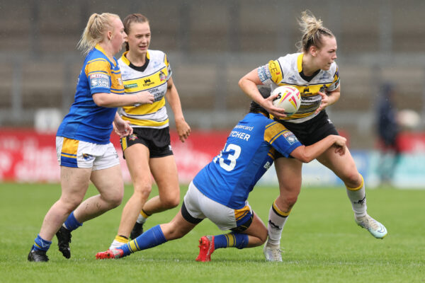 Picture by John Clifton/SWpix.com - 24/07/2022 - Rugby League - Rugby League Nines Finals - York City Knights v Leeds Rhinos - Final - AJ Bell Stadium, Salford, England -
York City Knights' Hollie Dodd
Leeds Rhinos' Hanna Butcher