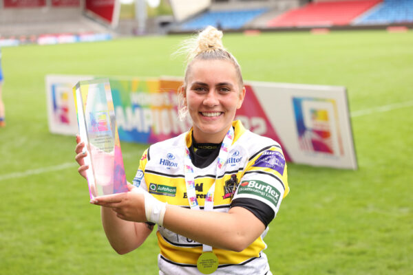 Picture by John Clifton/SWpix.com - 24/07/2022 - Rugby League - Rugby League Nines Finals - York City Knights v Leeds Rhinos - Final - AJ Bell Stadium, Salford, England -
York City Knights' Sinead Peach winning captain with the trophy