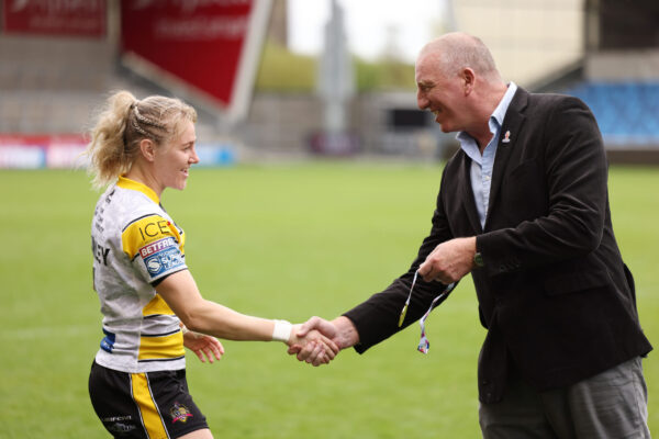 Picture by John Clifton/SWpix.com - 24/07/2022 - Rugby League - Rugby League Nines Finals - York City Knights v Leeds Rhinos - Final - AJ Bell Stadium, Salford, England -
York City Knights' Tara Jane Stanley gets player of the match